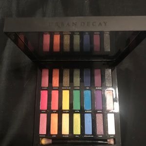 Urban Decay Full Spectrum *free makeup bag*